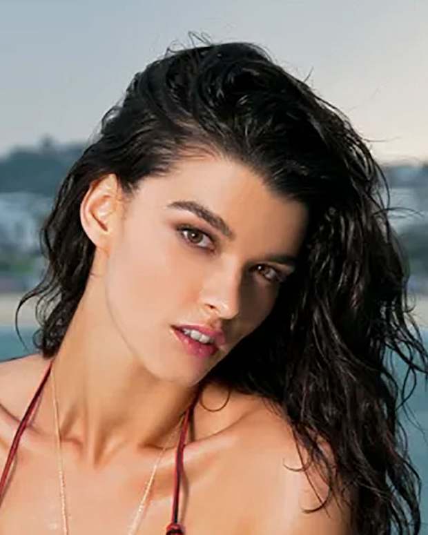Crystal Renn was photographed by Walter Iooss Jr. in Sydney/Cairns, Australia.